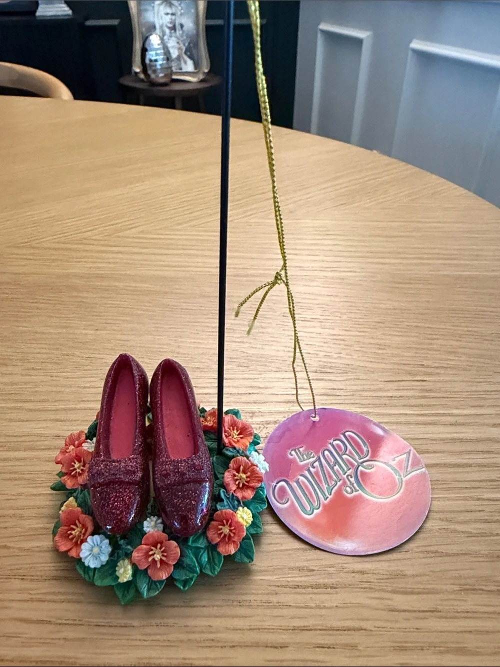 NWT Vintage Wizard of Oz ruby slippers photo holder